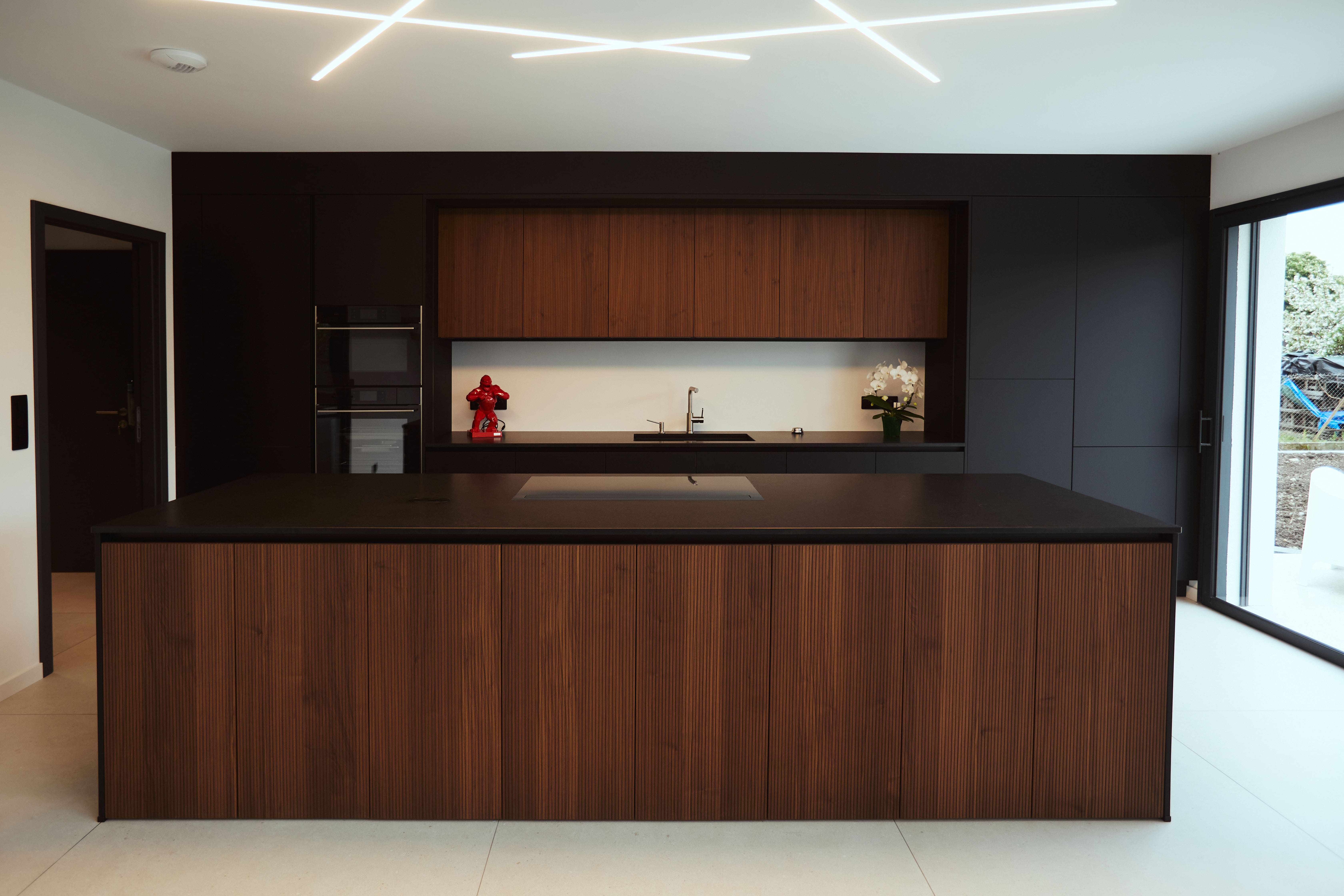 cuisine noire mat et noyer