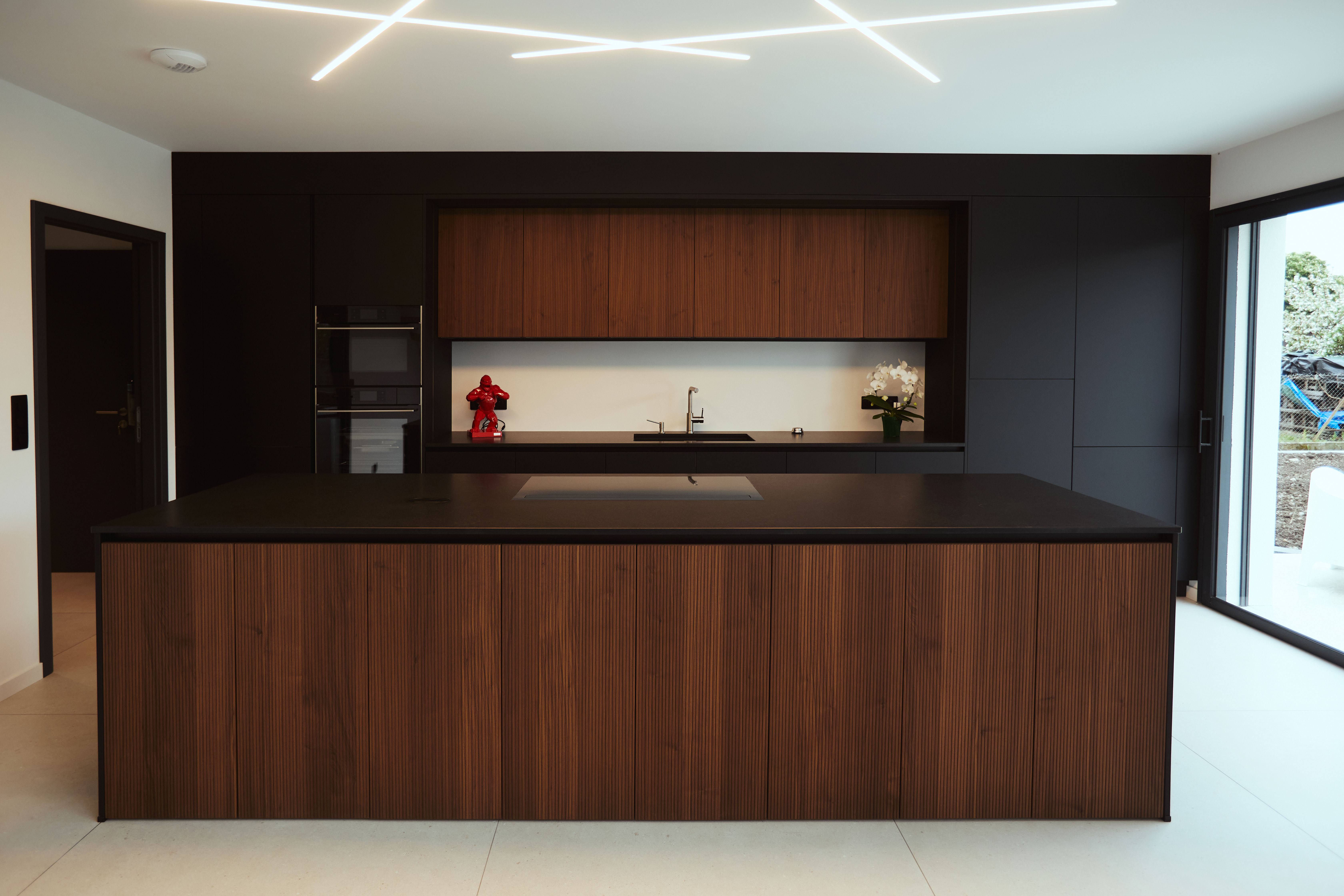 aménagement cuisine moderne noire