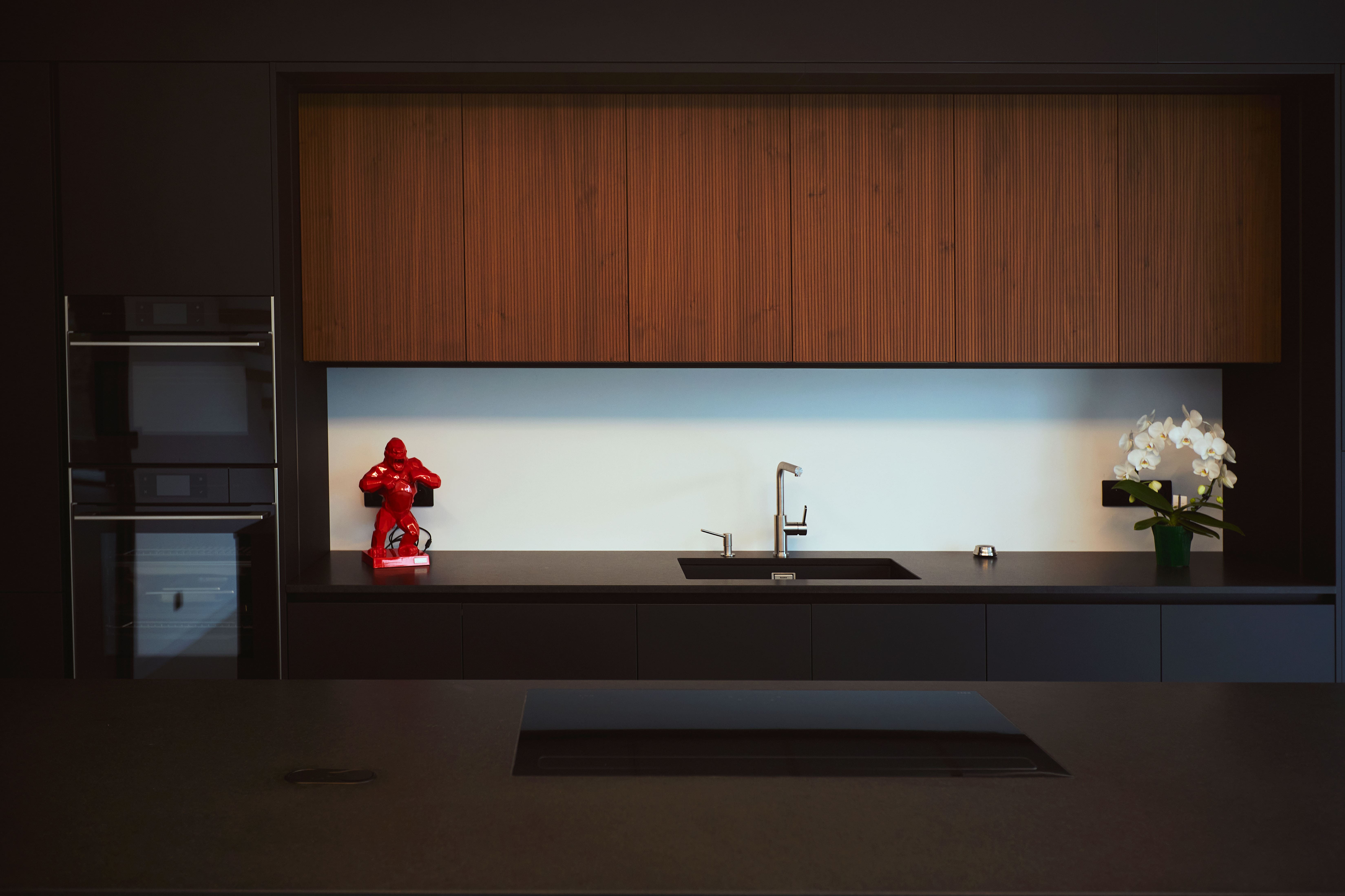 cuisine moderne noire et bois