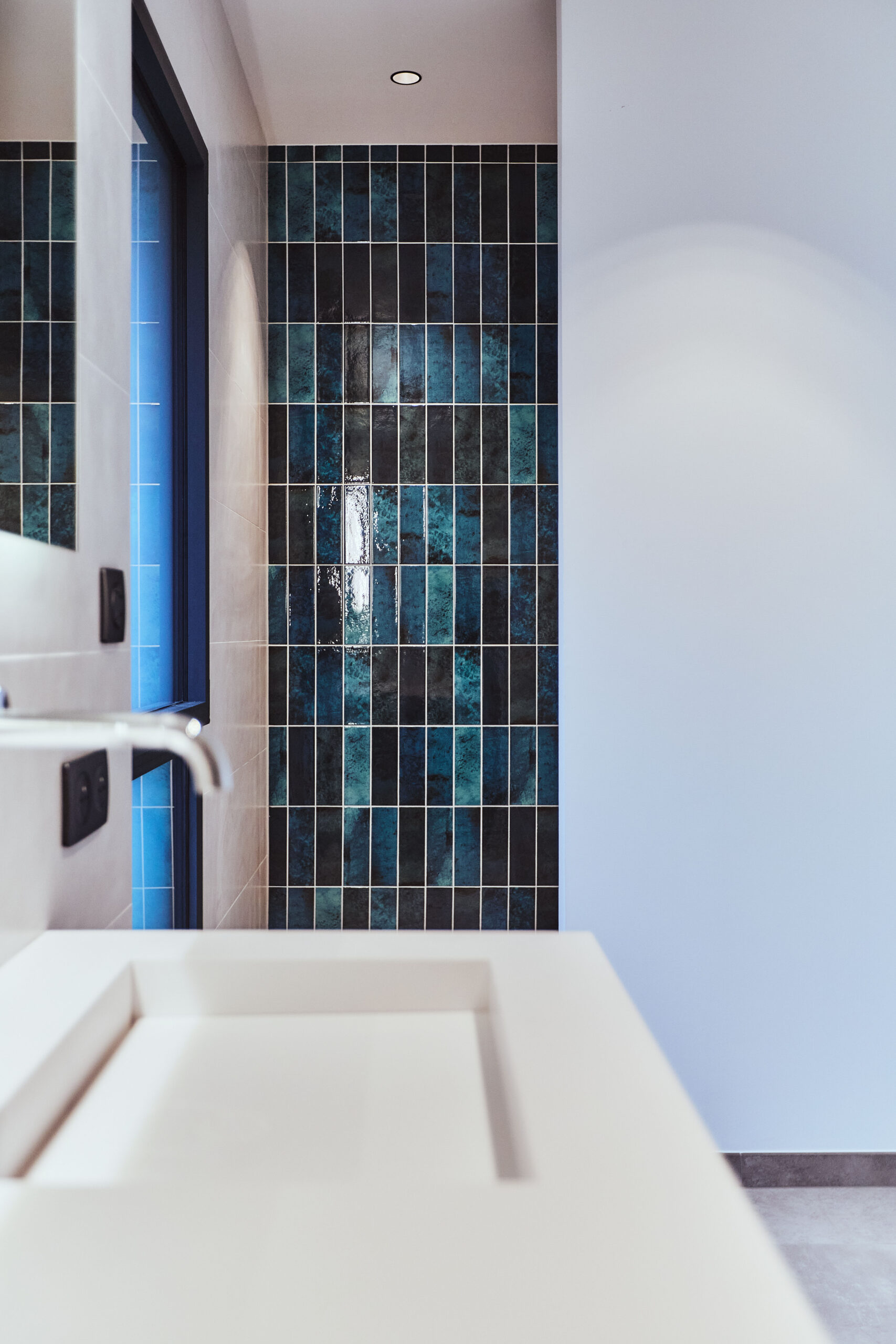 salle de bains bleue